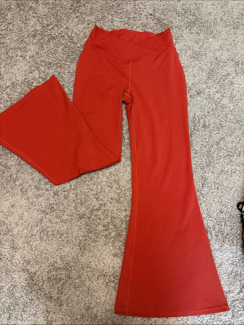 HALARA Coral-Red Flare Leggings